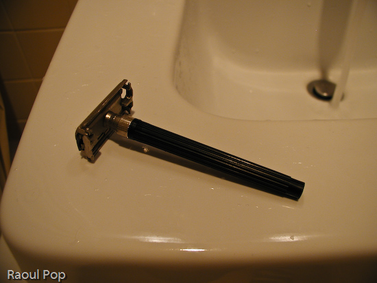 Single-blade razor