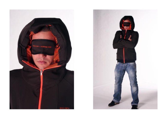 jacket-with-inflatable-hood-3